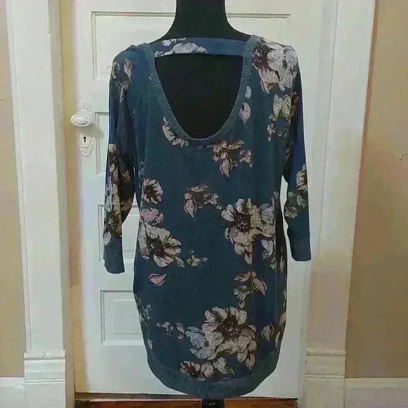 Maurices sweater. #0012A - Picture 4 of 5